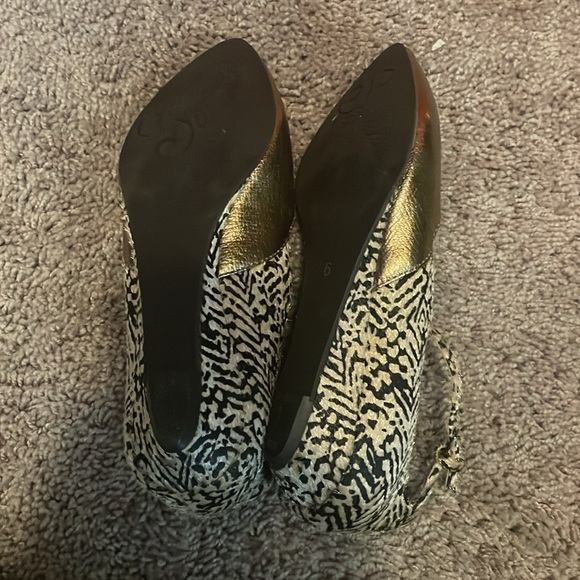 Seychelles ankle strap flats. Size 6 - Picture 4 of 6